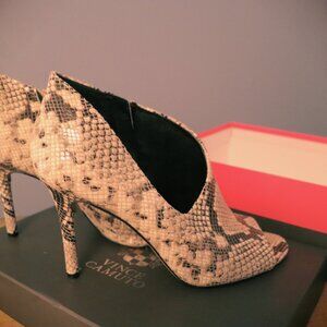 Vince Camuto Snakeskin heels